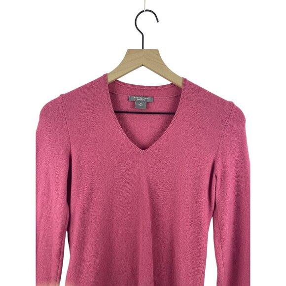 Ann Taylor Women's XS 100% Cashmere V Neck Barbie Pink Pullover Sweater Jumper - Picture 2 of 7